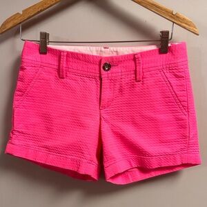 Lilly Pulitzer Callahan Short Neon Pink
Size 00
